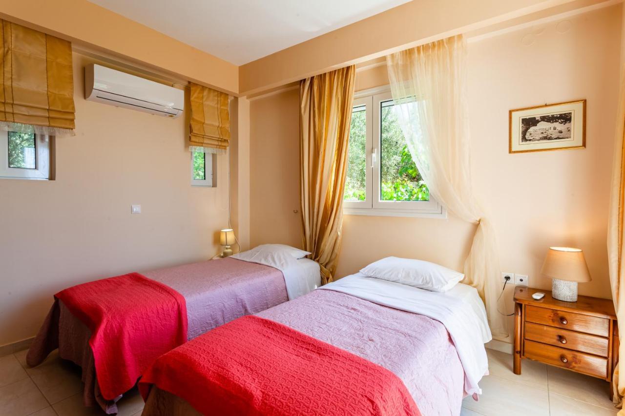 Verga Majestic Sunsets - Elegant & Secluded Retreat 칼라마타 외부 사진